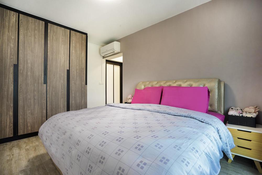 BLK 669B Edgefield Plains_Bedroom_02.jpg