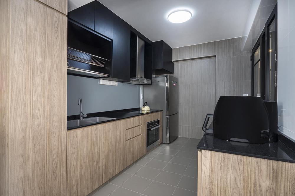 BLK 669B Edgefield Plains_Kitchen_02.jpg