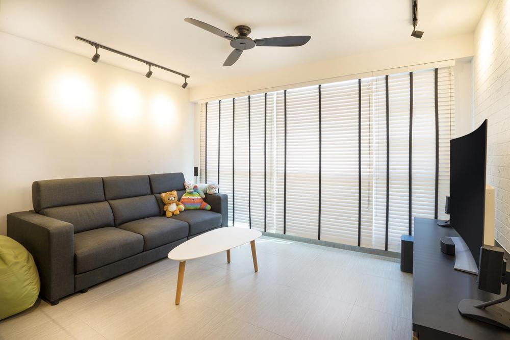 BLK 669B Edgefield Plains_LivingRoom_01.jpg