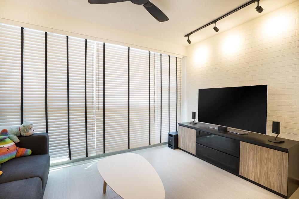 BLK 669B Edgefield Plains_LivingRoom_03.jpg