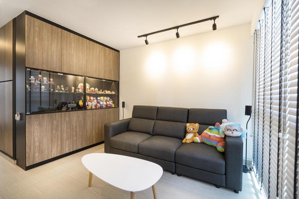 BLK 669B Edgefield Plains_LivingRoom_04.jpg