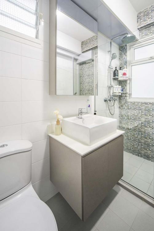BLK 662A EdgedalePlains_Bathroom_01.jpg