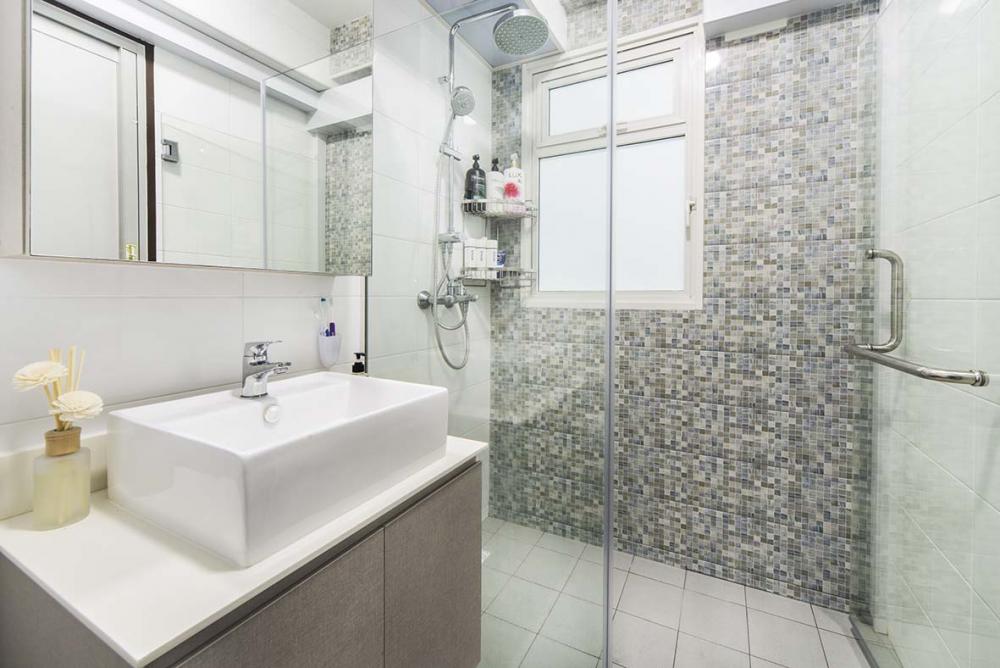 BLK 662A EdgedalePlains_Bathroom_02.jpg