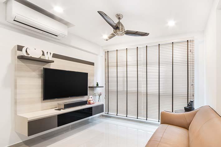 BLK 662A EdgedalePlains_LivingRoom_01.jpg