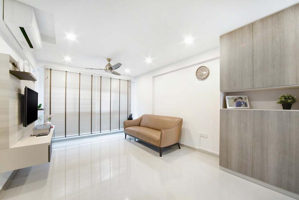 BLK 662A EdgedalePlains_LivingRoom_02.jpg