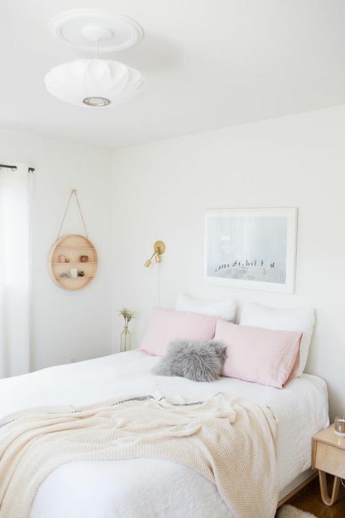 wall-color-pink-white-walls-bedroom-double-bed-linen.jpg.492bcad8417303ad8d946b3af58d8d98.jpg