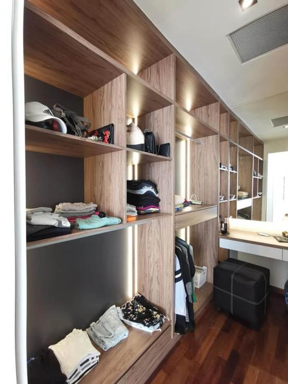 de-space-summerscape-luxury-condominium-clothes-shelves-dressing-table-best-interior-design-johor-bahru.jpg.6022061da113caf457c764c814df1e2d.jpg