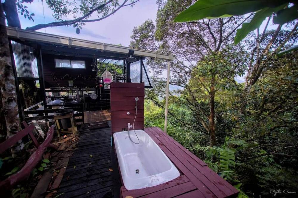 mendung-escape-romantic-airbnb-malaysia-outdoor-bathtub-paradise.jpg.68aaa49fcb1516ee9bfa39d1625818b2.jpg