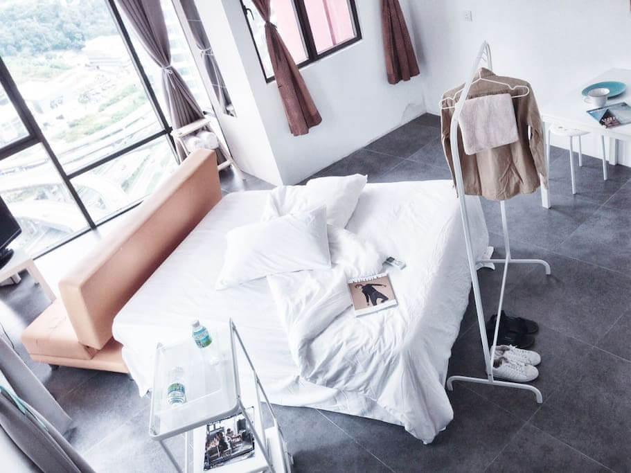 muji-apartment-for-rent-petaling-jaya-romantic-airbnb-malaysia-living-room-bedroom.jpg.d5383a48c52bcdd0555b2da01a7c4f68.jpg