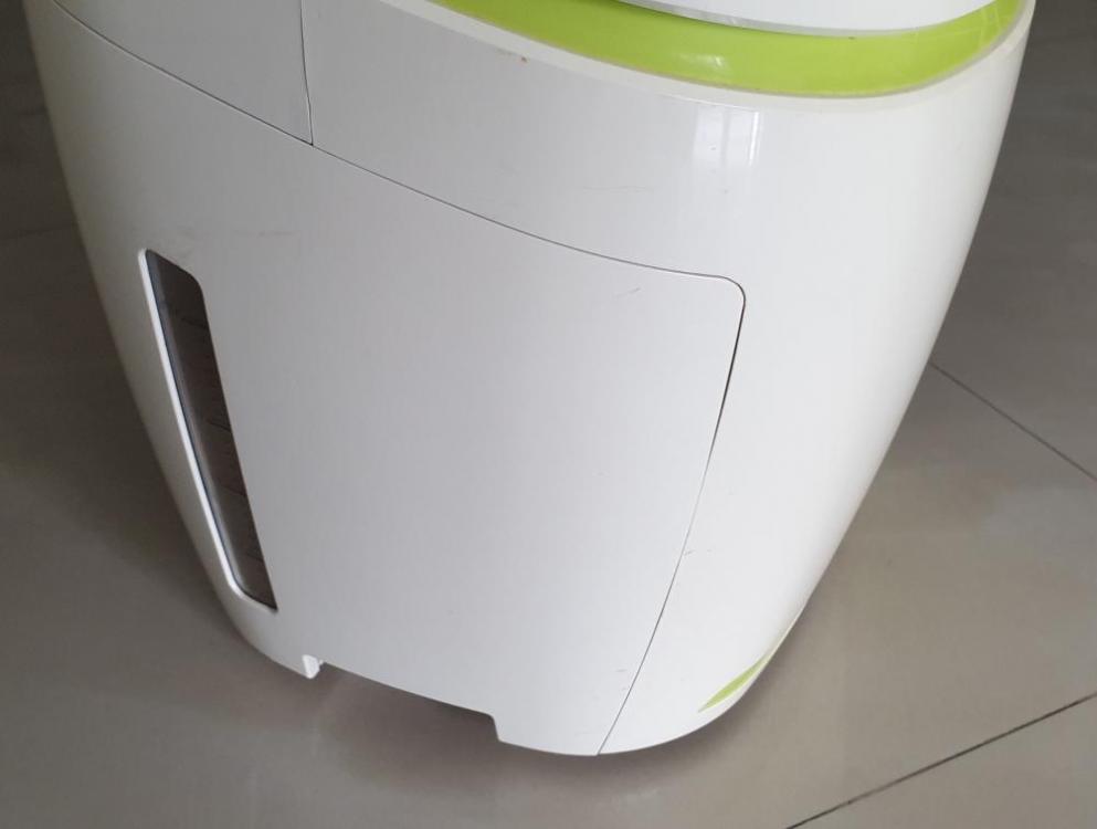 Novita Dehumidifier 04.jpg