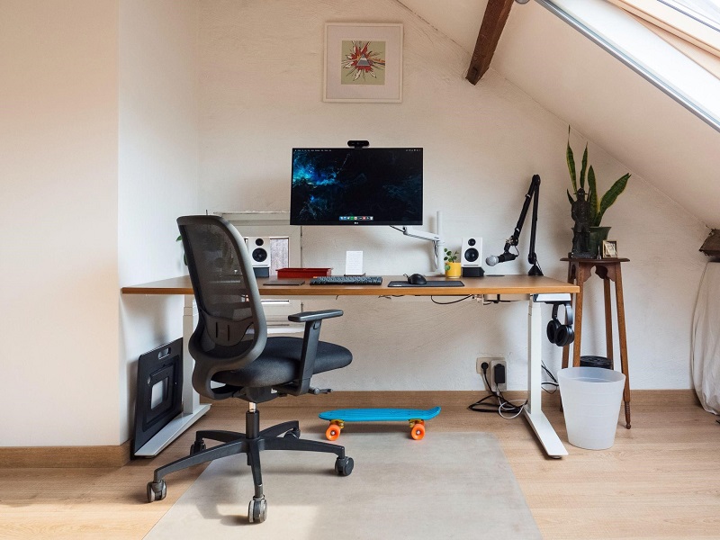 minimalistic home office